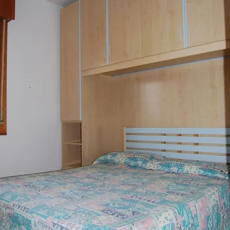 Διαμέρισμα Flat Near The Beach, Perfect For Up To 6 Guests Μπιμπιόνε