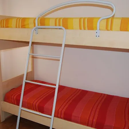 דירה Flat Near The Beach, Perfect For Up To 6 Guests ביביונה