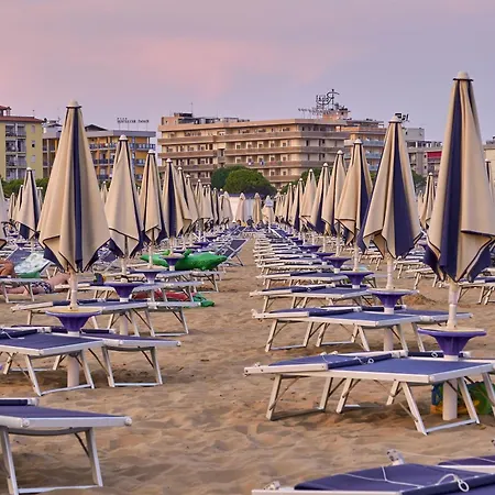 Flat Near The Beach, Perfect For Up To 6 Guests Διαμέρισμα *