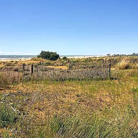 Flat Near The Beach, Perfect For Up To 6 Guests Διαμέρισμα *