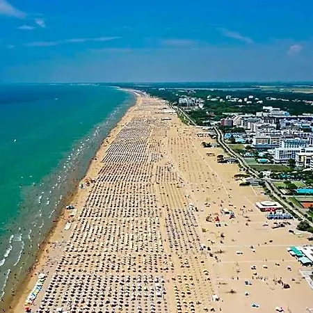 Flat Near The Beach, Perfect For Up To 6 Guests Διαμέρισμα