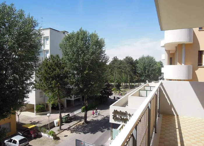 Flat Near The Beach, Perfect For Up To 6 Guests Lägenhet Bibione